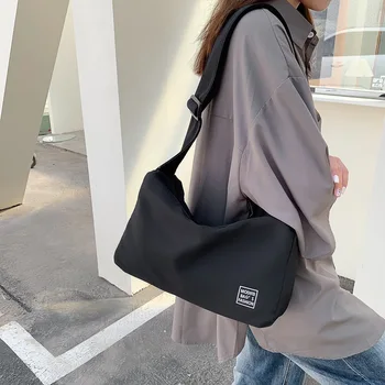 Модерен дамски найлонова чанта 2022 година, просторен и стилен, идеален подходяща за ежедневни случаи.